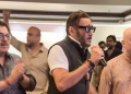 Rupali Ganguly, Jackie Shroff sing ‘Itna Na Mujhse Tu Pyaar Badha’ at Anupam Kher’s mother’s birthday celebration
