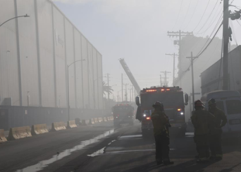 US Los Angeles issues local emergency over ongoing warehouse fire