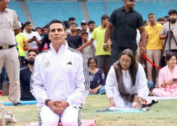 International Day of Yoga: Akshay Kumar performs yoga asanas alongside Union Minister Mansukh Mandaviya