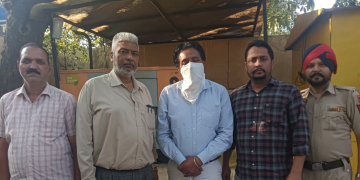 Vigilance Bureau nabs Private Person red handed accepting bribe of Rs 5,000/-