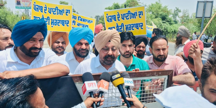 AAP Protests Haryana CM’s Visit, Raises Punjab Rights Issues in Dhuri
