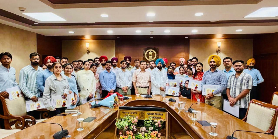 REVENUE MINISTER HARDEEP SINGH MUNDIAN HANDS OVER APPOINTMENT LETTERS TO 33 PATWARIS