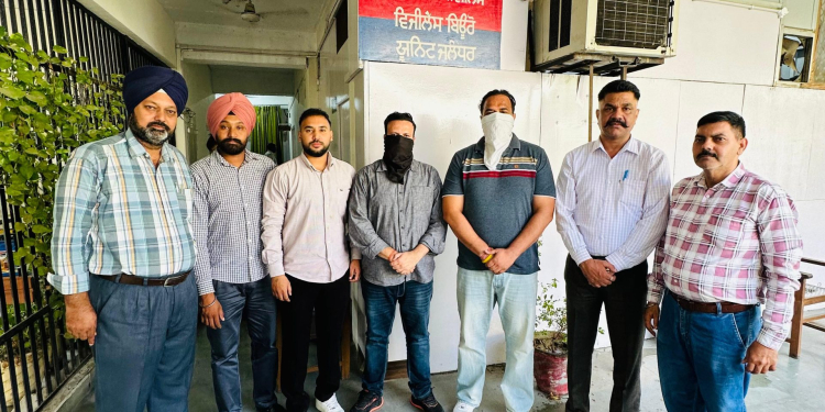Vigilance Bureau arrests Inspector & Junior Auditor for accepting bribes of Rs. 70,000/- & Rs. 50,000/- respectively