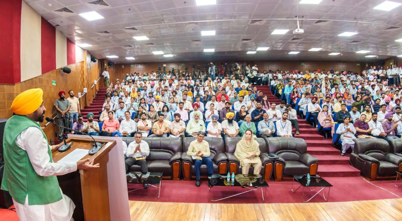 Continuing Mission Rozgar, CM Bhagwant Singh Mann hands over appointment letters to 355 more youth, says, “Merit alone is basis for govt jobs in Punjab”