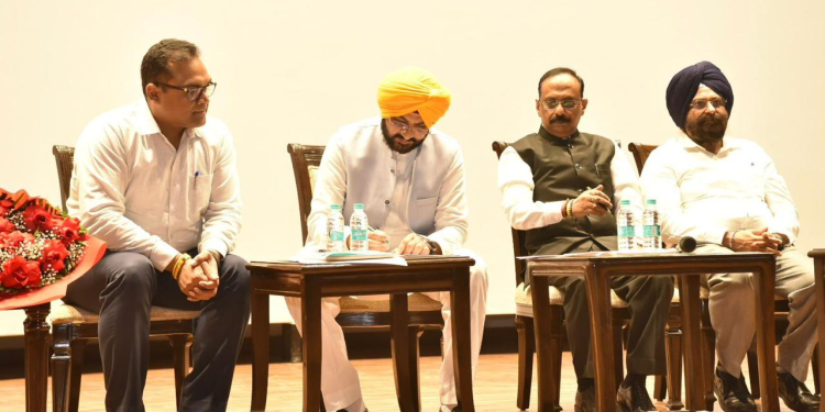 MANN GOVT LAUNCHES LARGEST SEWERAGE CLEANING DRIVE; 2200 KM SEWERS, 1,400 HOTSPOTS TO BE CLEARED BEFORE MONSOON: HARJOT BAINS