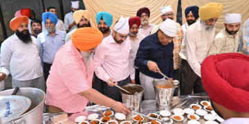 Public Relations Department Organizes Chhabeel & Langar of Chhole-Karah Prasad to Mark Shaheedi Gurpurab of Guru Arjan Dev and Nirjala Ekadashi