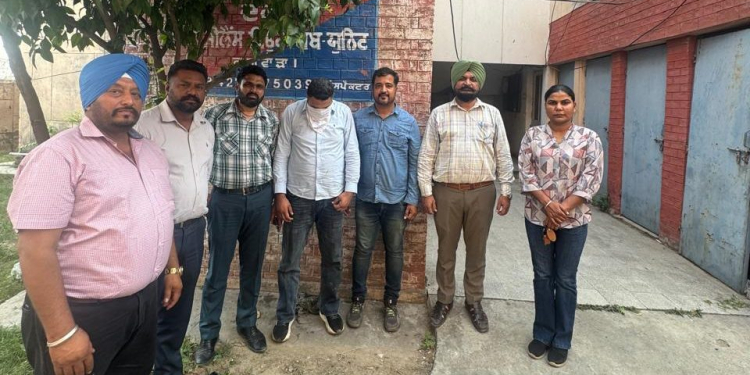 Vigilance Bureau nabs SI red handed accepting bribe of Rs 1,00,000/-