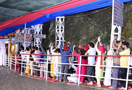 Shri Mata Vaishno Devi Yatra suspended amid adverse weather