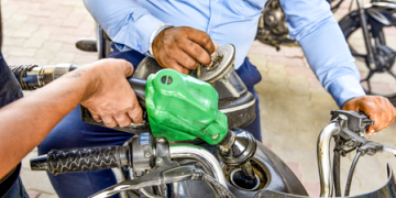 Nayara Energy cuts petrol prices by Rs 5, diesel by Rs 3 as crude oil eases