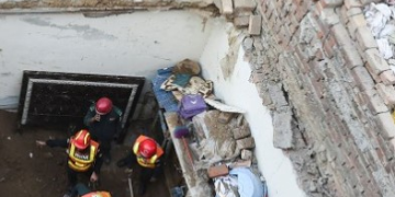 Pakistan: Rights body demands probe after Lahore tuition centre roof collapse kills 14 children