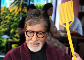 Amitabh Bachchan quips he’s the ‘greatest makkhi maar in the business’