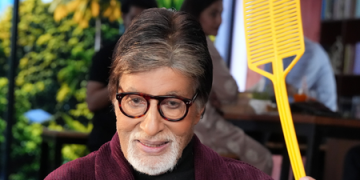Amitabh Bachchan quips he’s the ‘greatest makkhi maar in the business’
