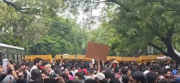 Tension erupts at Delhi’s Jantar Mantar during protest march; police deploy barricades