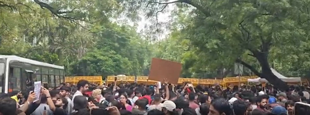 Tension erupts at Delhi’s Jantar Mantar during protest march; police deploy barricades