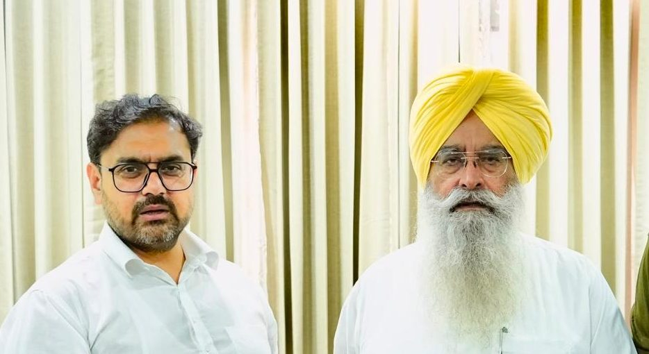 BARINDER KUMAR GOYAL REVIEWS SATLUJ EMBANKMENT WORKS AT SASRALI COLONY IN LUDHIANA