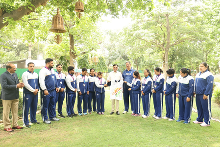 Sports Min Mandaviya felicitates CWG 2026 weightlifting medallists with cash rewards