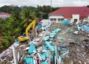 7.7-magnitude quake