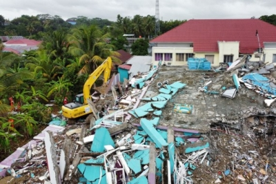 7.7-magnitude quake
