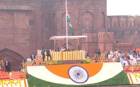 PM Modi hoists Tricolour