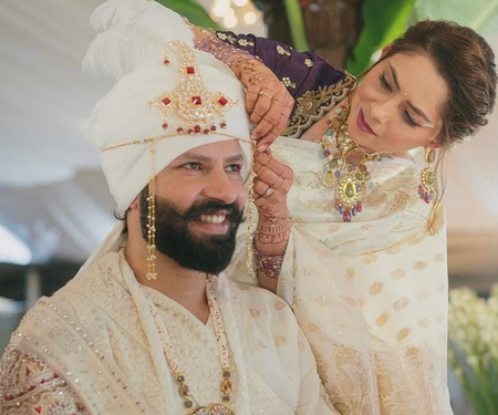 'Apsara Aali' fame Sonalee Kulkarni fulfils groomsmaid duties, welcomes Punjabi SIL to her Marathi family