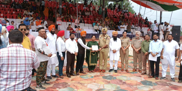 Punjab Honours Grassroots Volunteers Of ‘Yudh Nashean Virudh’ On Independence Day