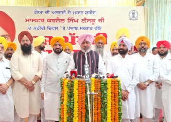 Cabinet Ministers Harpal Singh Cheema and Tarunpreet Singh Sond pay floral tribute to Shaheed Master Karnail Singh Issru