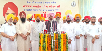 Cabinet Ministers Harpal Singh Cheema and Tarunpreet Singh Sond pay floral tribute to Shaheed Master Karnail Singh Issru