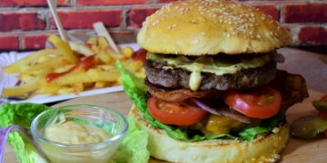 FDA directs ban on sale of junk food within 50 metres in J&K schools