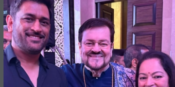 Dhoni meets Nitin Mukesh