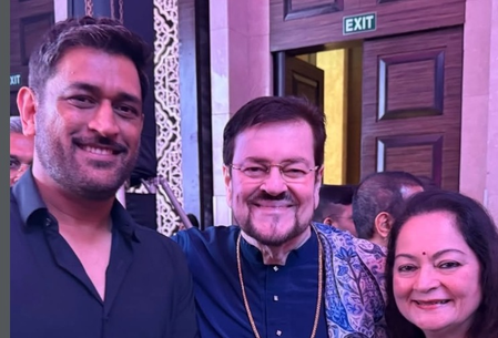 Dhoni meets Nitin Mukesh