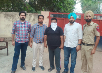 Vigilance Bureau nabs Patwari & Private Agent red handed accepting bribe of Rs 5,000/-
