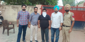 Vigilance Bureau nabs Patwari & Private Agent red handed accepting bribe of Rs 5,000/-