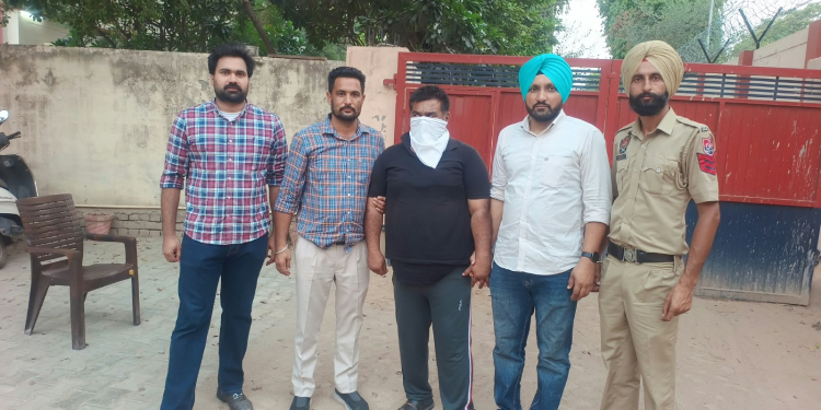 Vigilance Bureau nabs Patwari & Private Agent red handed accepting bribe of Rs 5,000/-